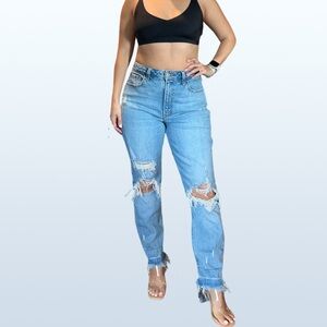 Abercrombie & Fitch Curve Love High Rise
Mom Jean, Size 27 (4) Regular